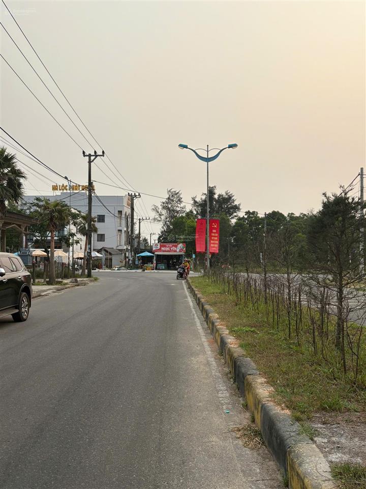 Bán nhà mặt tiền đường nguyễn hoàng  trục chính bãi tắm cửa việt  quảng trị