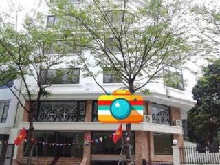 Bán tòa nhà mặt phố phạm văn đồng, dt 210 m2, 6 tầng thang máy, lô góc