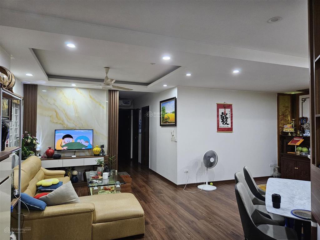 Gđ chuyển công tác nên cần bán căn hộ 3 phòng ngủ