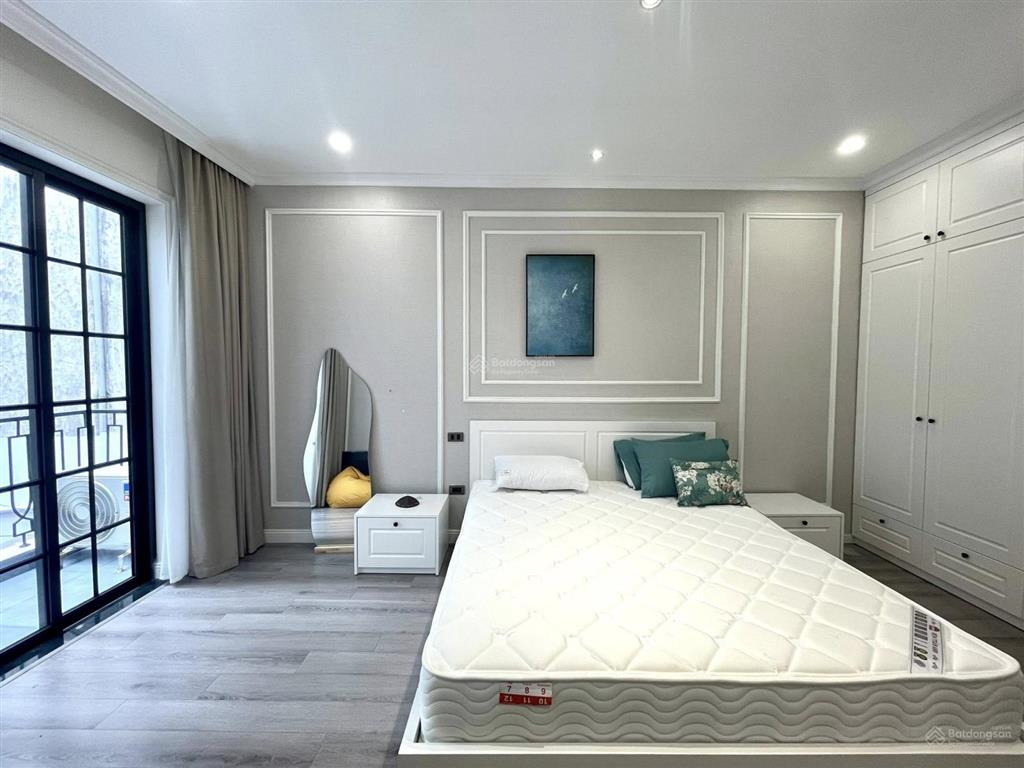 Bán nhà liền kề văn quán, phân lô ôtô, vỉa hè, 2 mặt tiền, view vườn hoa, 80m2, giá hơn 19 tỷ