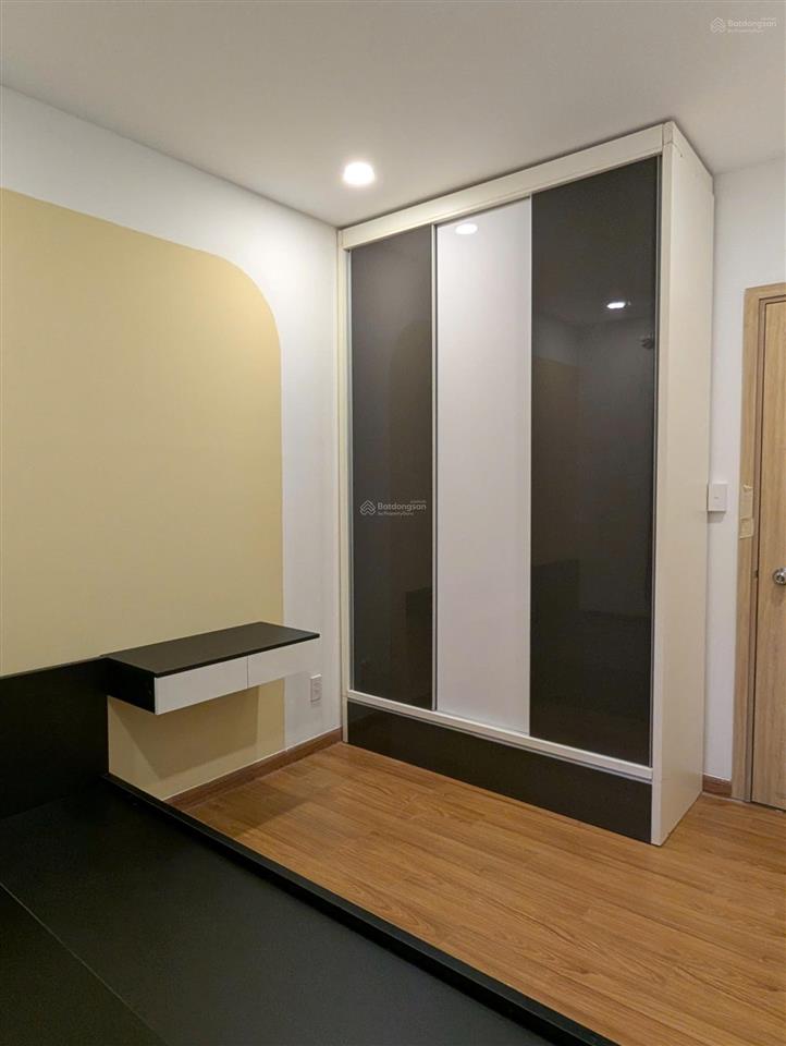 Cho thuê căn 3pn 2wc trống bancon phòng khách 8tr có rèm