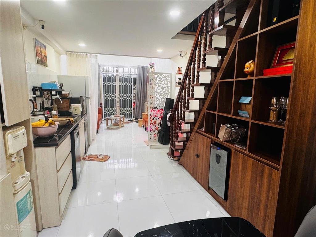 Bán/thuê nhà trung tâm q.3  giáp q.1  khu dân trí, cao tầng  vào ở ngay