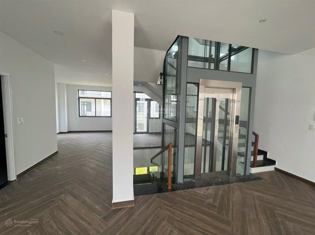 Giá tốt! nhà phố vinhomes grand park full máy lạnh, thang máy 40tr/tháng