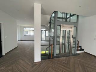 Giá tốt! nhà phố vinhomes grand park full máy lạnh, thang máy 40tr/tháng