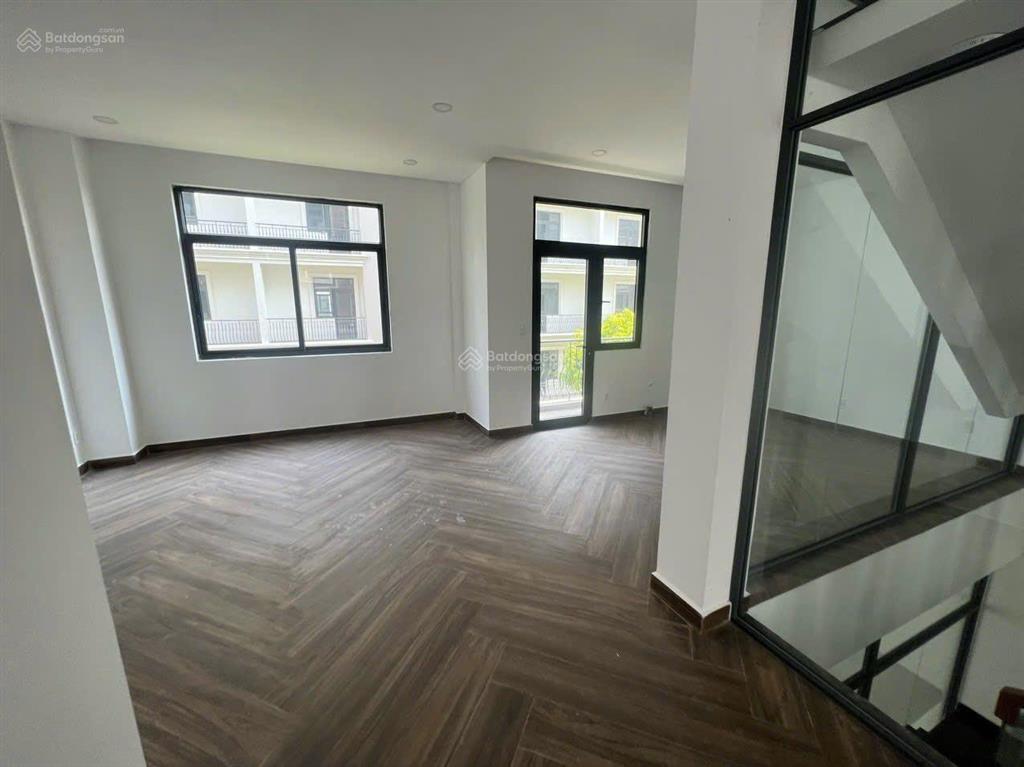 Giá tốt! nhà phố vinhomes grand park full máy lạnh, thang máy 40tr/tháng