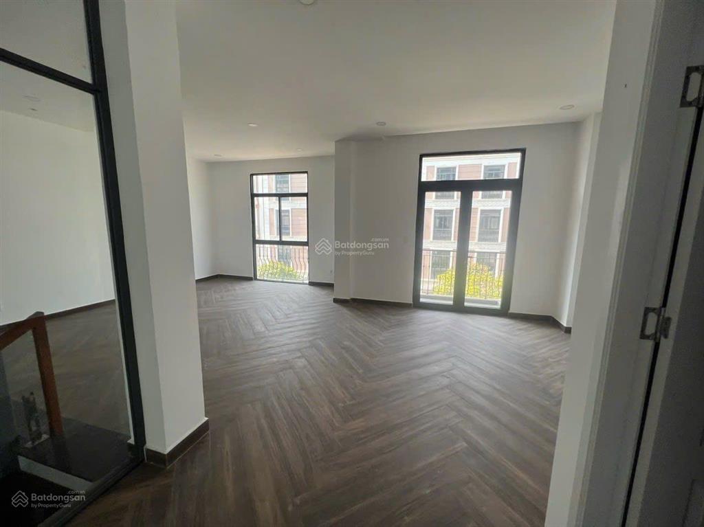 Giá tốt! nhà phố vinhomes grand park full máy lạnh, thang máy 40tr/tháng