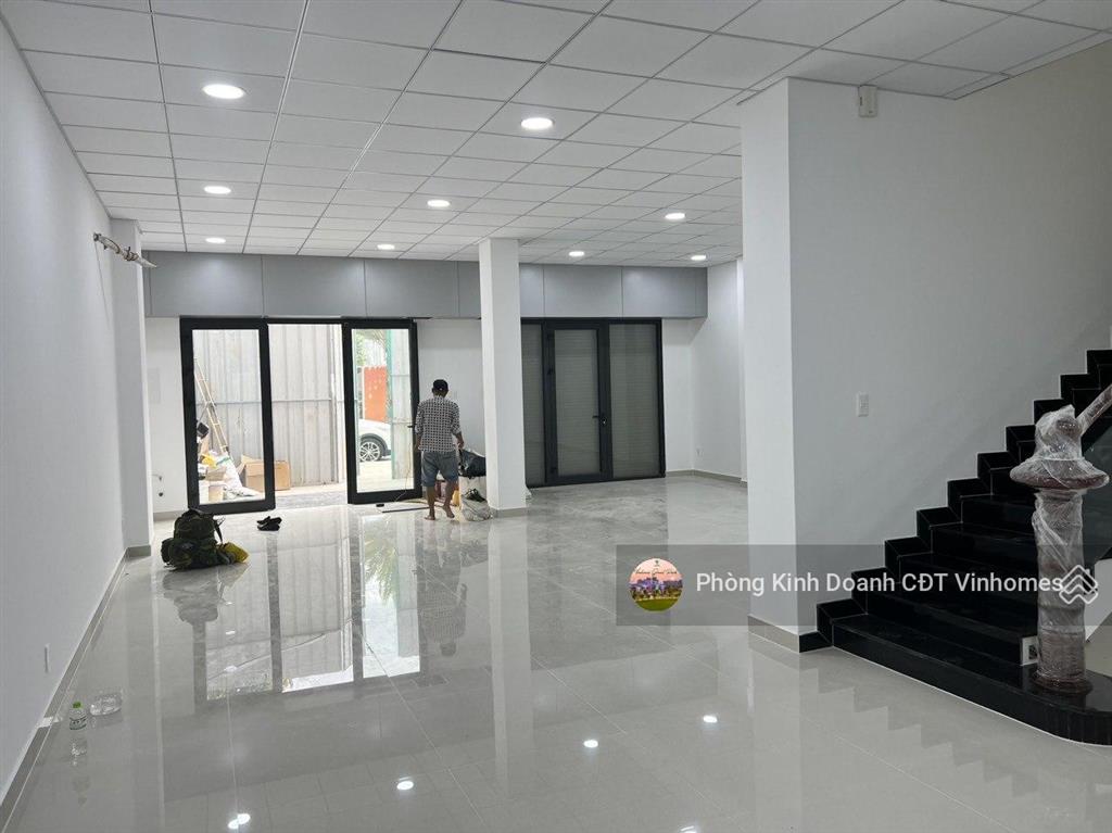 Cho thuê nhà phố 5 tầng có thang máy đối diện trường học vinschool vị trí vàng kinh doanh