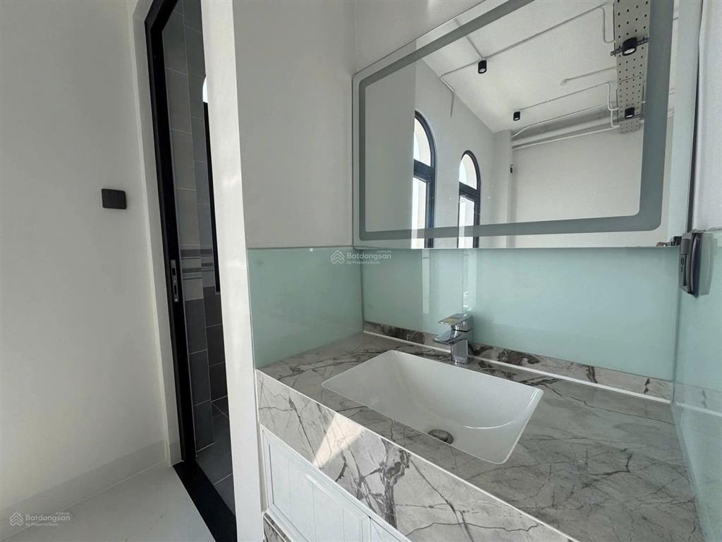 Cho thuê nhà phố 84m2  5 tầng  thang máy  máy lạnh  ngăn phòng sẵn | vinhomes grand park