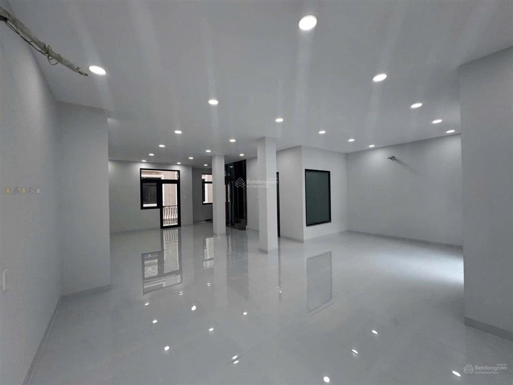 Cho thuê nhà phố 5 tầng có thang máy phù hợp mở trường mầm non, trung tâm tiếng anh, lớp học