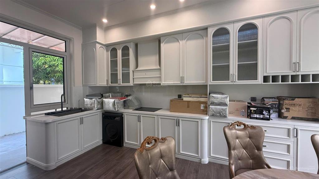 Biệt thự luxury đẹp vinhomes grand park 3 tầng, 3 phòng ngủ, full nội thất cao cấp