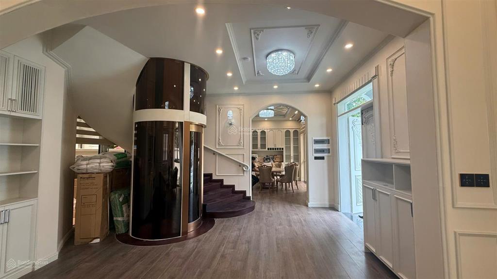 Biệt thự luxury đẹp vinhomes grand park 3 tầng, 3 phòng ngủ, full nội thất cao cấp