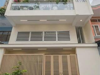 Quận 10, ngay hà đô đường 3/2  5 tầng hẻm xe hơi 5m, cách mặt tiền 20m.