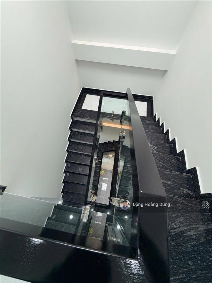 Bán nhà miếu hai xã, dt 53m2 x 3t, mt 4.5m, đẹp long lanh, khu dân trí cao, 20m ra oto, giá 3 tỷ 65