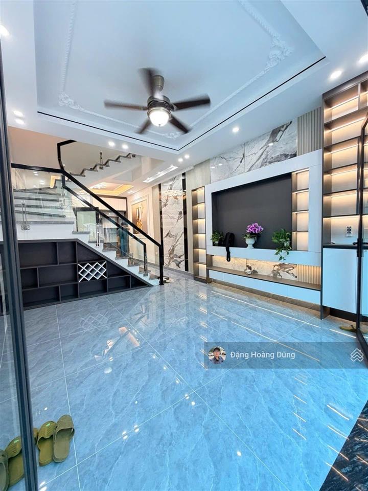 Bán nhà miếu hai xã, dt 53m2 x 3t, mt 4.5m, đẹp long lanh, khu dân trí cao, 20m ra oto, giá 3 tỷ 65