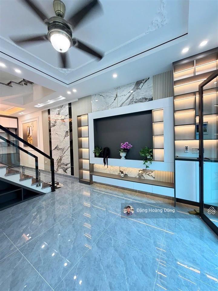 Bán nhà miếu hai xã, dt 53m2 x 3t, mt 4.5m, đẹp long lanh, khu dân trí cao, 20m ra oto, giá 3 tỷ 65