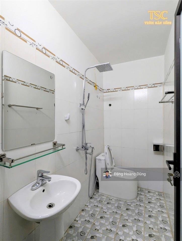 Bán nhà nguyễn văn linh, đẹp long lanh, dt 50m2 x 4t, mt 4m, gara oto, tặng nội thất, giá 4 tỷ 5