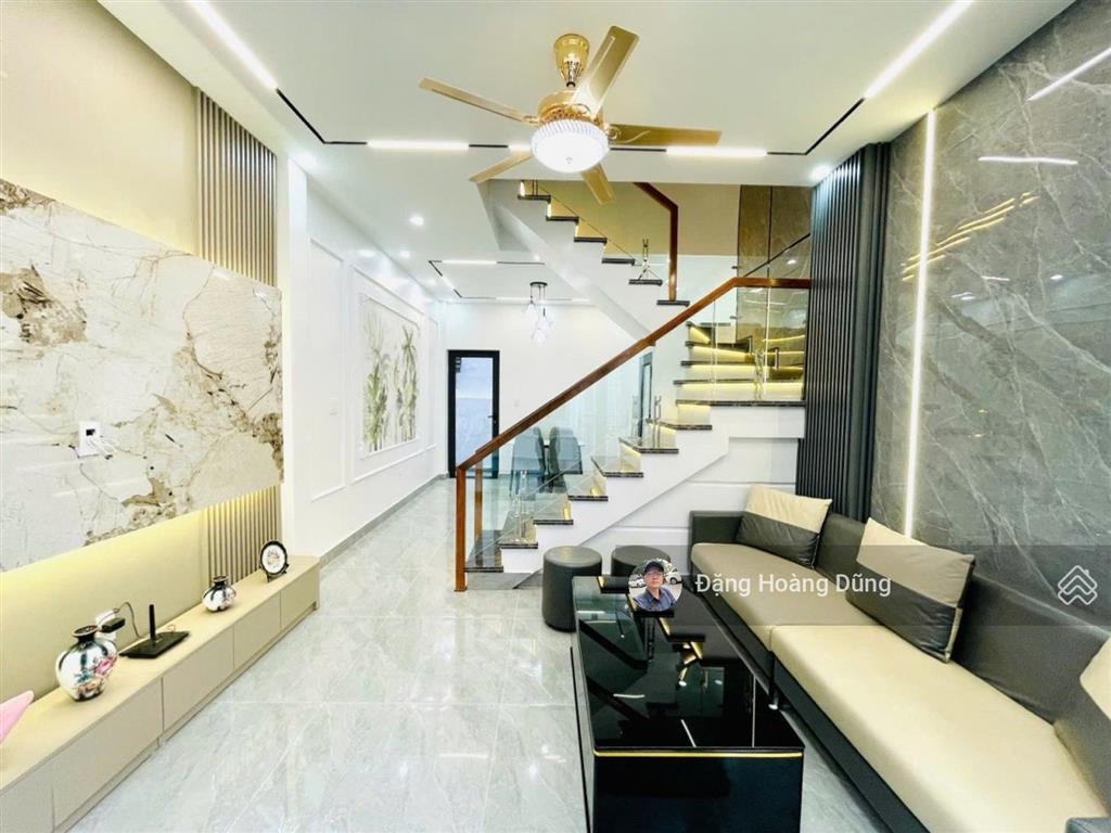 Chính chủ uỷ thác bán nhà tôn đức thắng, dt 41m2 x 3t. mt 4.2m. nhà đẹp đủ nội thất, giá 3 tỷ 25