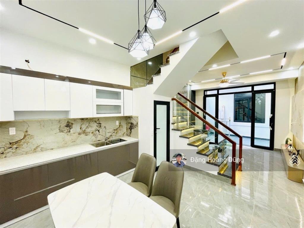 Chính chủ uỷ thác bán nhà tôn đức thắng, dt 41m2 x 3t. mt 4.2m. nhà đẹp đủ nội thất, giá 3 tỷ 25