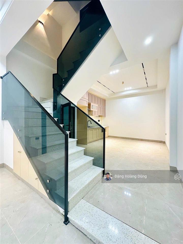 Bán nhà trần nguyên hãn, dt 44m2 x 4 tầng, mt 4m, nhà đẹp ở ngay, vị trí trung tâm, giá 4 tỷ 3