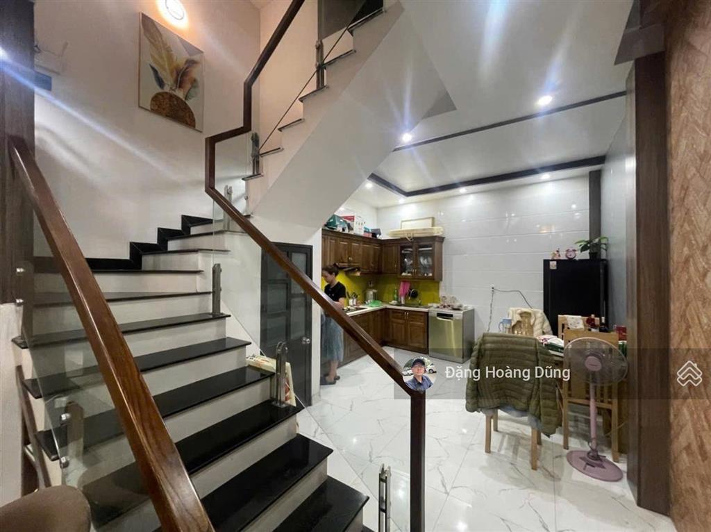 Bán nhà thiên lôi, dt 50m2 x 4 tầng, nhà đẹp ở ngay, vị trí đẹp, ngõ thông oto, giá chỉ 4 tỷ 4