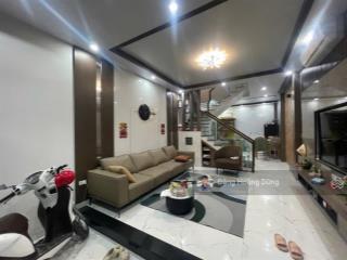 Bán nhà thiên lôi, dt 50m2 x 4 tầng, nhà đẹp ở ngay, vị trí đẹp, ngõ thông oto, giá chỉ 4 tỷ 4