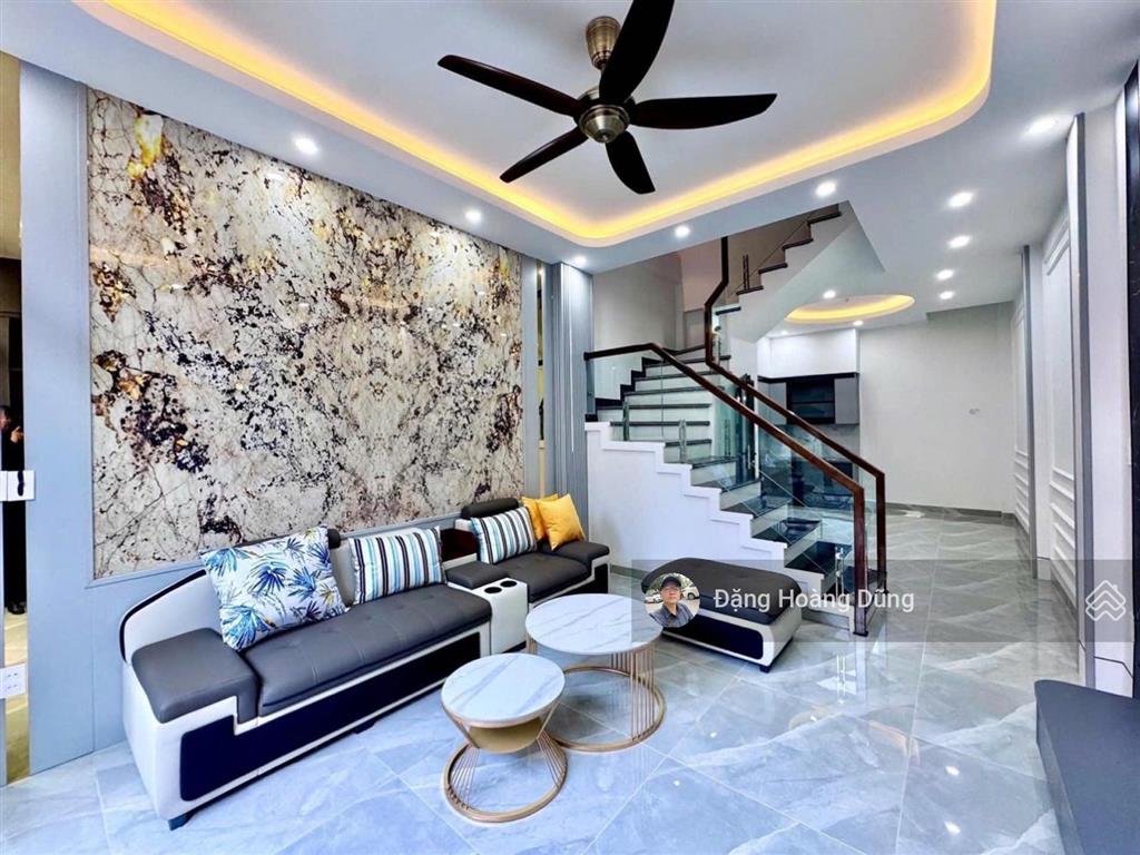 Bán nhà chợ hàng, nhà đẹp long lanh, diện tích 41m2, vị trí trung tâm, ngõ rộng thoáng, giá 3 tỷ 55