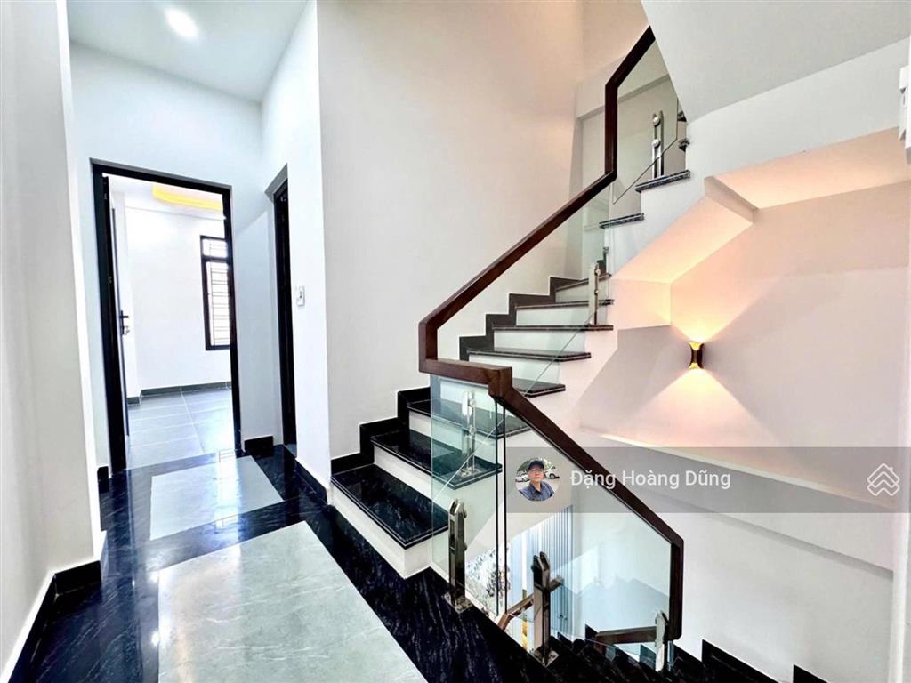 Bán nhà chợ hàng, nhà đẹp long lanh, diện tích 41m2, vị trí trung tâm, ngõ rộng thoáng, giá 3 tỷ 55