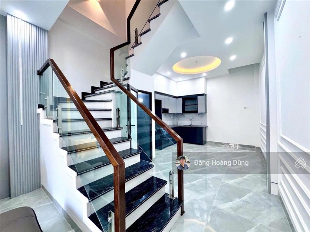 Bán nhà chợ hàng, nhà đẹp long lanh, diện tích 41m2, vị trí trung tâm, ngõ rộng thoáng, giá 3 tỷ 55