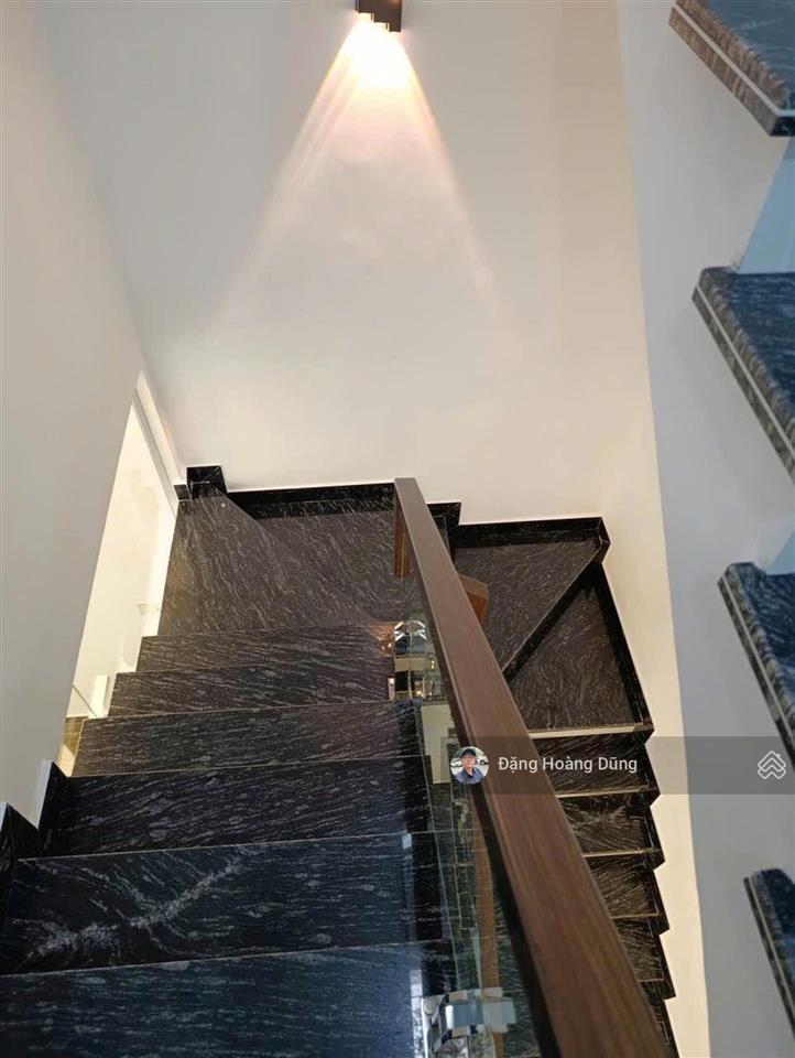 Bán nhà đình đông, dt 46m2, mt 4m, vị trí vàng, mặt ngõ oto quay đầu, nhà đẹp ở ngay, giá 4 tỷ 95