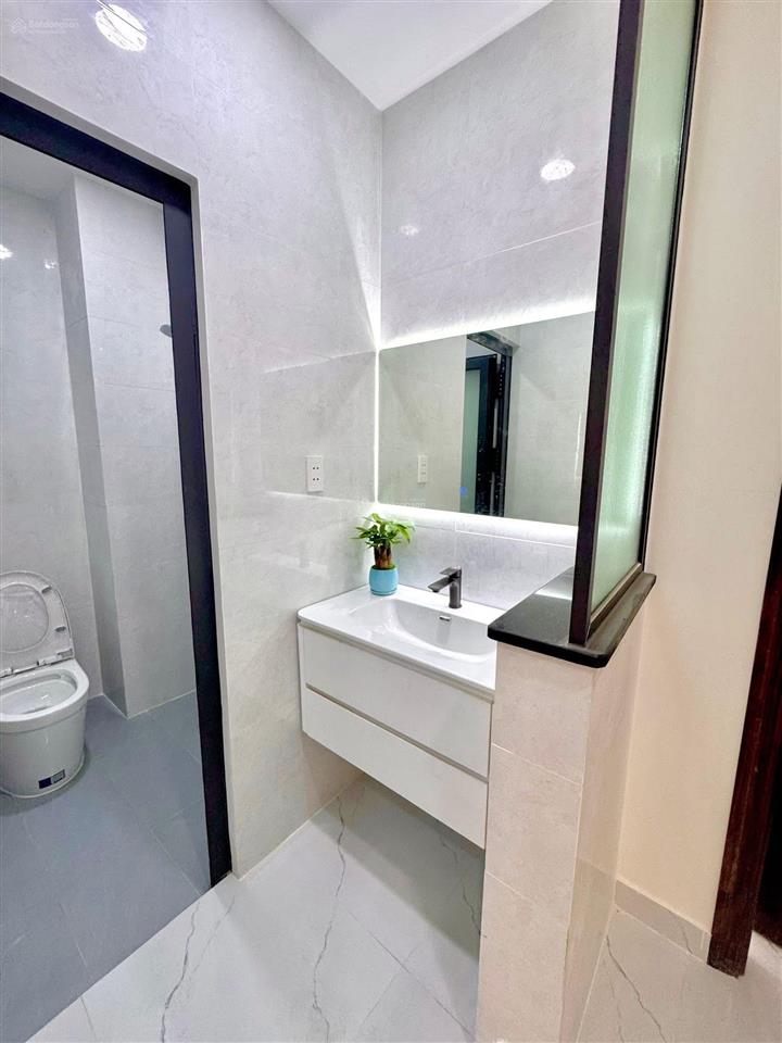 Nhà 4 tầng mới 100% đẹp hiện đại hẻm xe hơi phạm thế hiển p. chánh hưng (p3 q8)