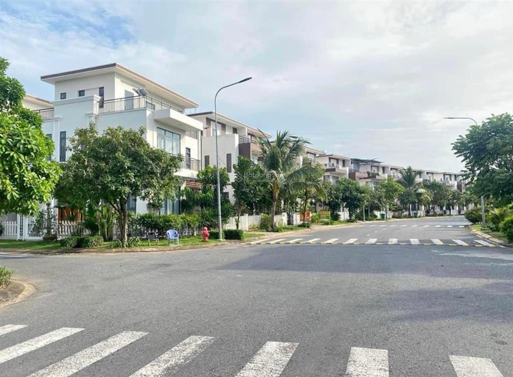 Chính chủ bán gấp biệt thự trần anh riverside, dt 8x14=120m2, xd 1 trệt 2 lầu sổ hồng, cc sang tên