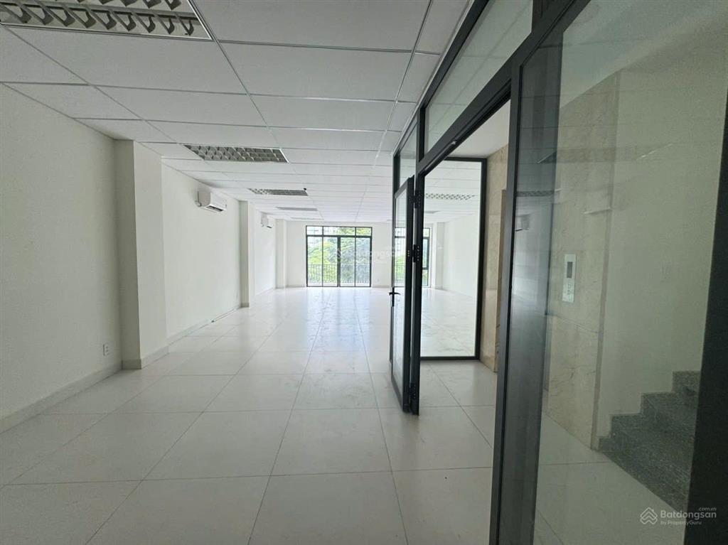 Văn phòng 80m2 tại vạn phúc city  nguyễn thị nhung, nội thất sẵn, vị trí đẹp, giá 12tr/th