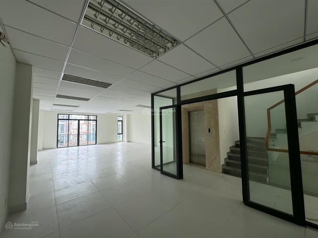 Văn phòng 80m2 tại vạn phúc city  nguyễn thị nhung, nội thất sẵn, vị trí đẹp, giá 12tr/th