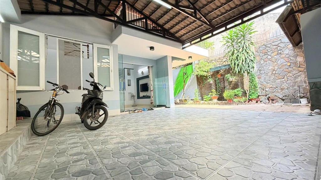 Bán biệt thự ven sông sài gòn ngay gigamall phạm văn đồng  hiệp bình chánh  t.đức  full nội thất