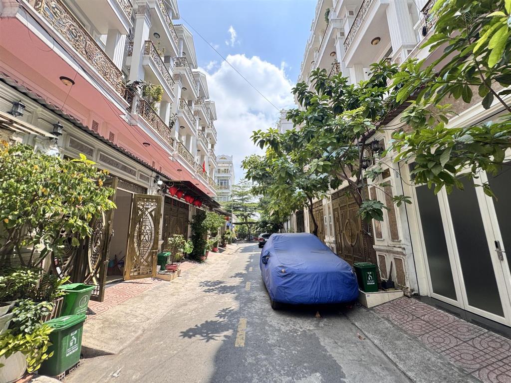 Nhà đẹp ở ngay 3 tầng btct khu đồng bộ ngay uỷ ban phường hiệp bình  hẻm oto  không quy hoạch