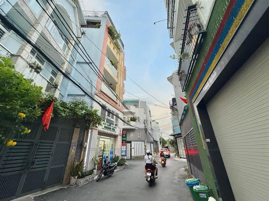 Nhà mới, đẹp cạnh quốc lộ 13 sắp mở rộng, 64m2, xe hơi để trong nhà, nhỉnh nhẹ 7 tỷ thương lượng