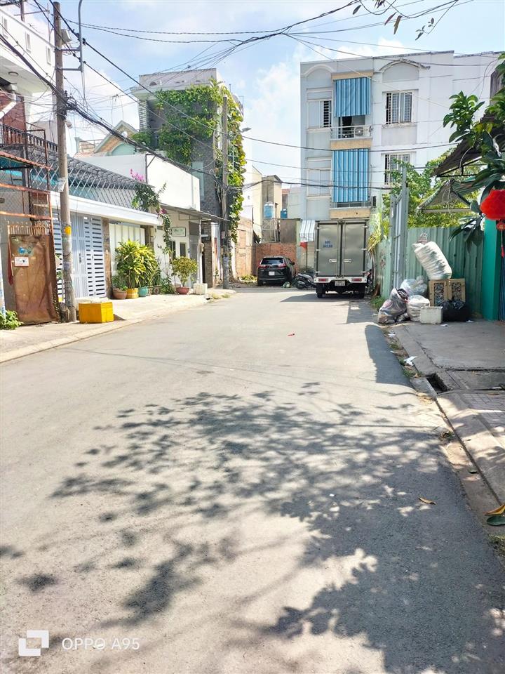 Đối diện trường đại học luật, cách quốc lộ 13 500 m, hẻm xe hơi, 2 tầng, 64m2, 6.69 tỷ thương lượng