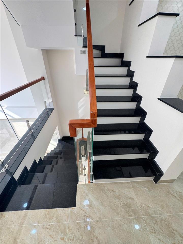 Bán gấp nhà mới 4 tầng, đồng bộ, kế bên vạn phúc city, hxh tránh nhau thông ql 13, 51m2, 8,.4 tỷ tl