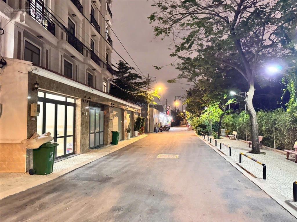 Cho thuê nhà nguyên căn cách quốc lộ 13 200 m  liền kề vạn phúc city  phù hợp ở, làm văn phòng