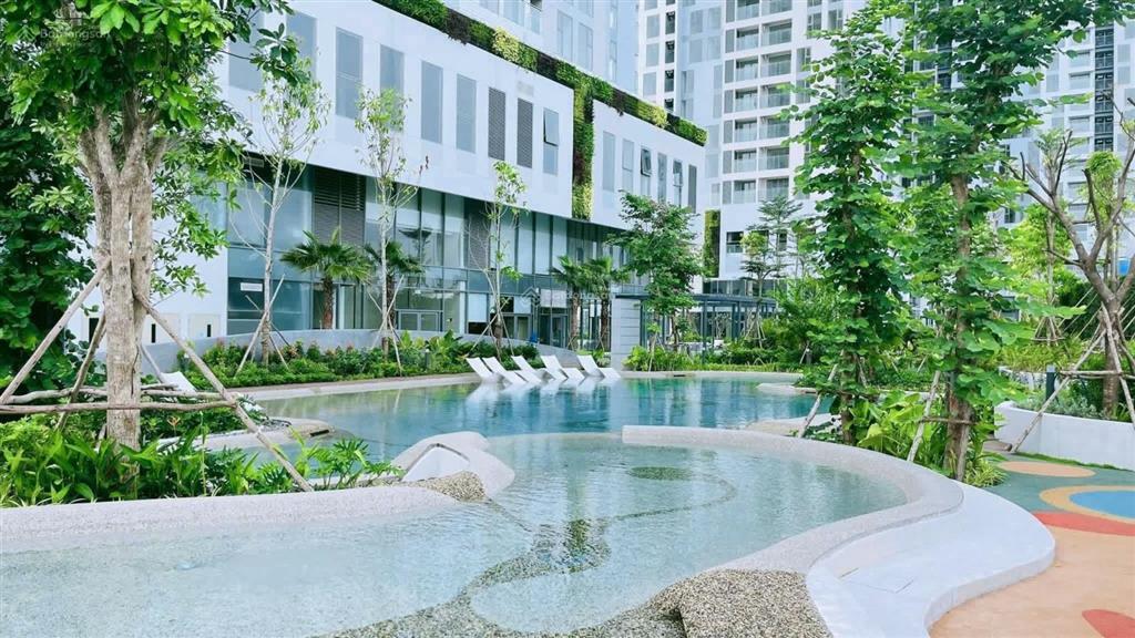 Bán căn hộ chung cư urban green tầng trung, góc đường số 6 quốc lộ 13, ở đầu tư đều phù hợp
