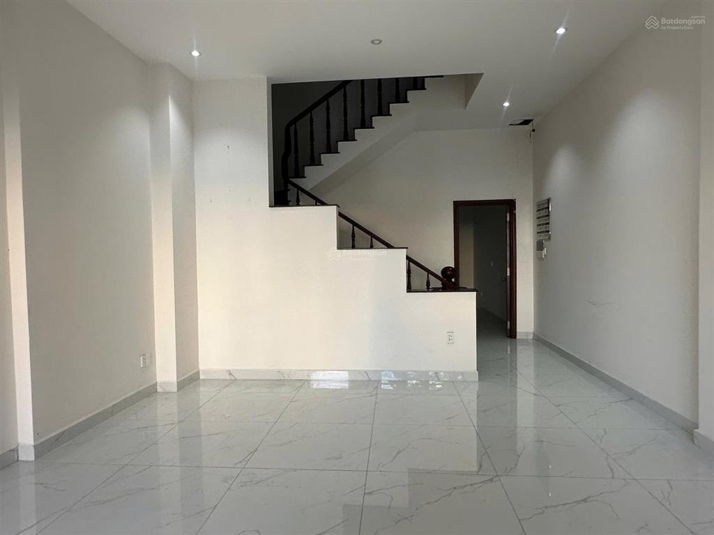 Cho thuê nguyên căn nhà có hầm, full máy lạnh 38 triệu cityland park hills, p10, gò vấp