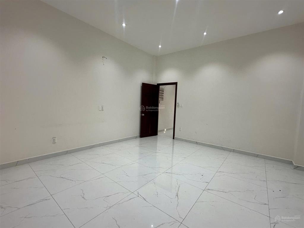 Cho thuê nguyên căn nhà có hầm, full máy lạnh 38 triệu cityland park hills, p10, gò vấp