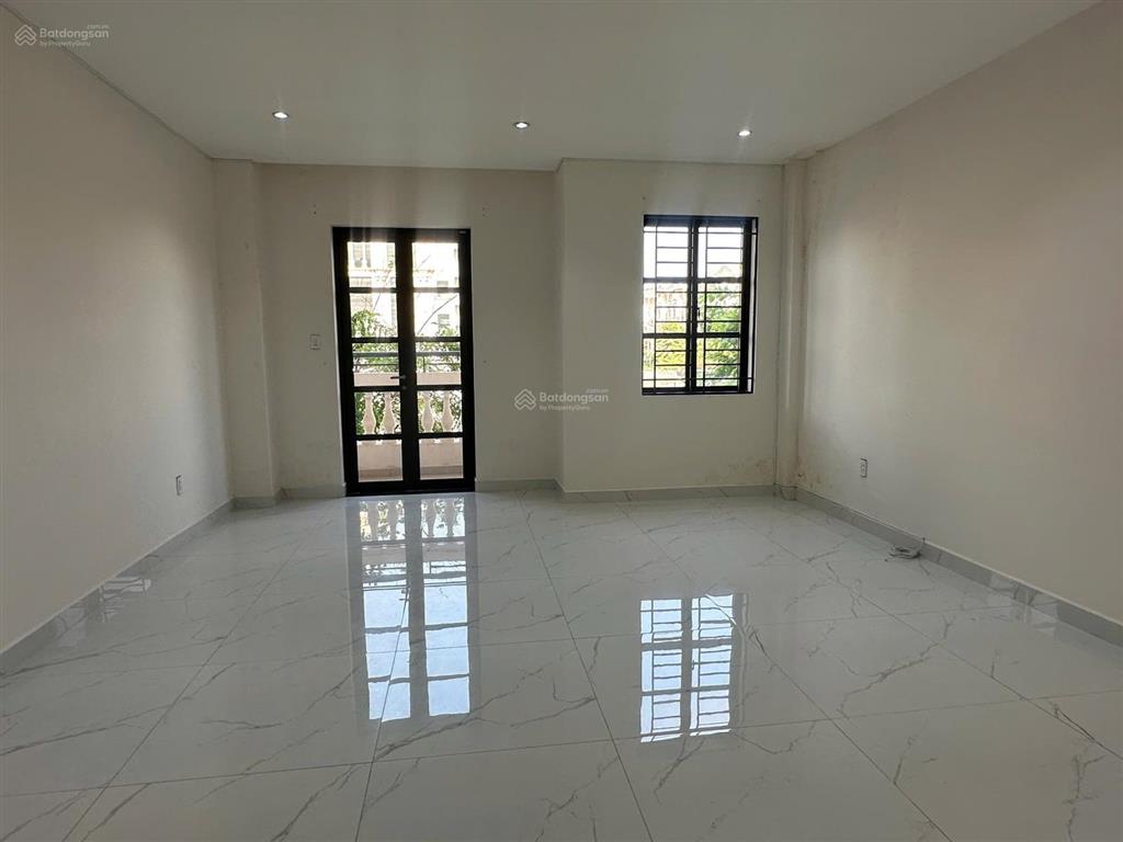 Cho thuê nguyên căn nhà có hầm, full máy lạnh 38 triệu cityland park hills, p10, gò vấp
