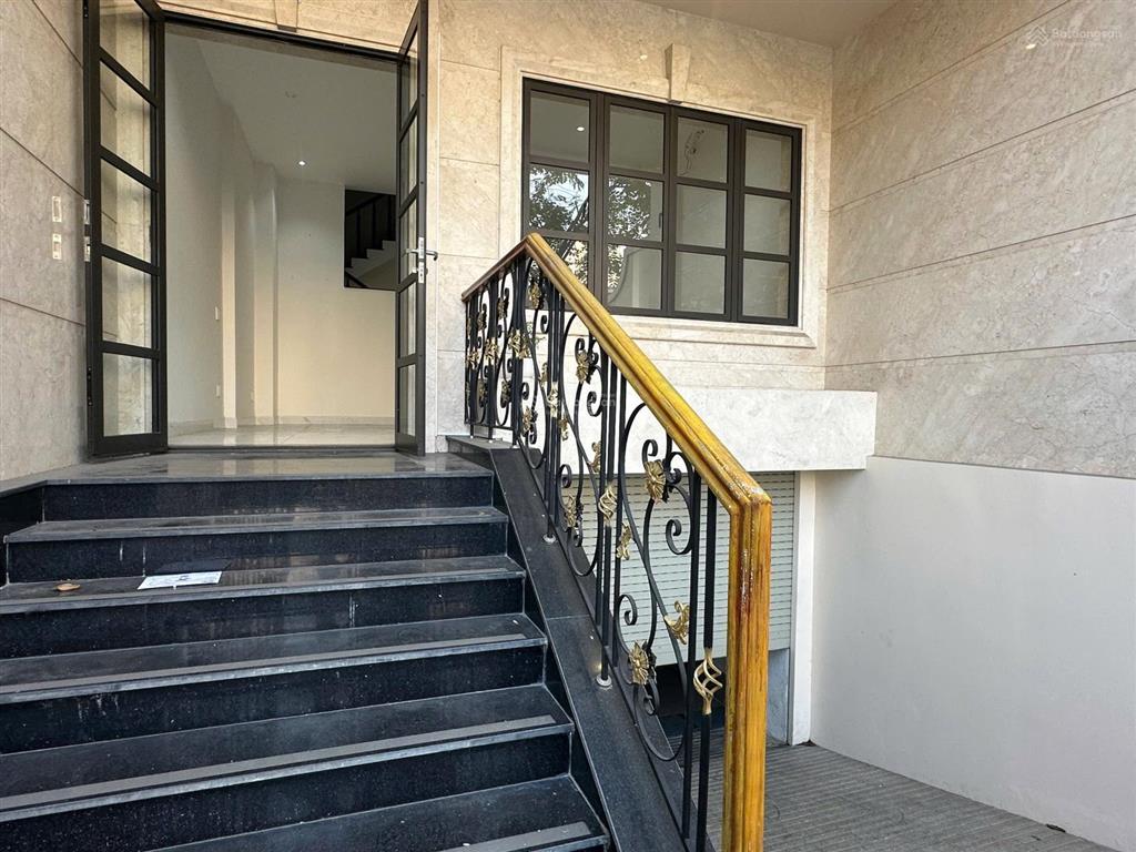 Cho thuê nguyên căn nhà có hầm, full máy lạnh 38 triệu cityland park hills, p10, gò vấp