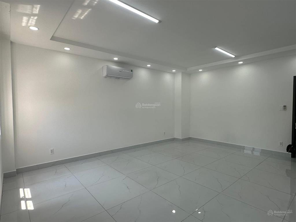 Cho thuê nhà phố thương mại cityland park hills nhà mới 100%  có thang máy  full máy lạnh
