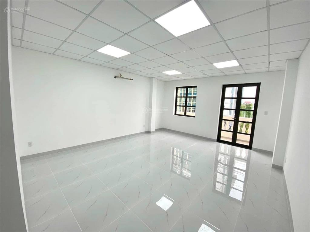 Cho thuê nguyên căn nhà phố có hầm 5x20 tại cityland park hills, p10, gv