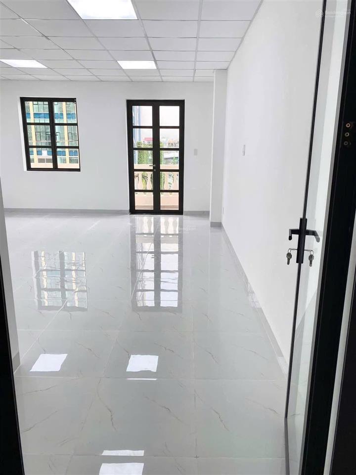 Cho thuê nguyên căn nhà phố có hầm 5x20 tại cityland park hills, p10, gv