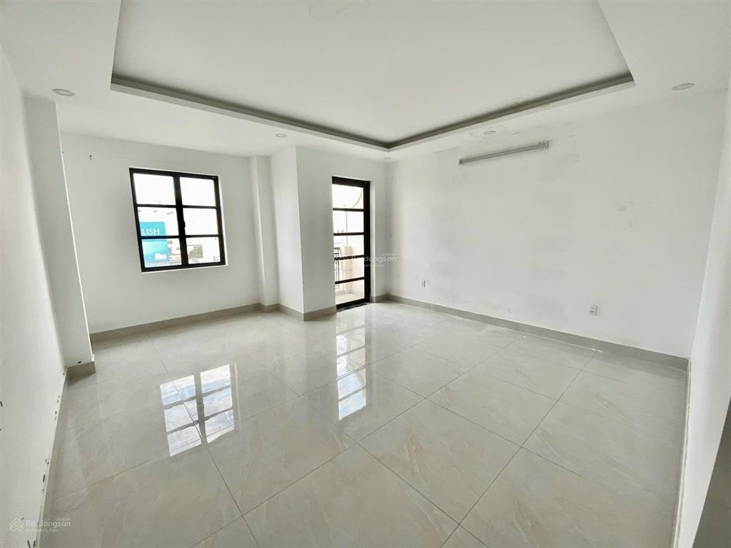 Cho thuê nguyên căn nhà phố có hầm 5x20 tại cityland park hills, p10, gv