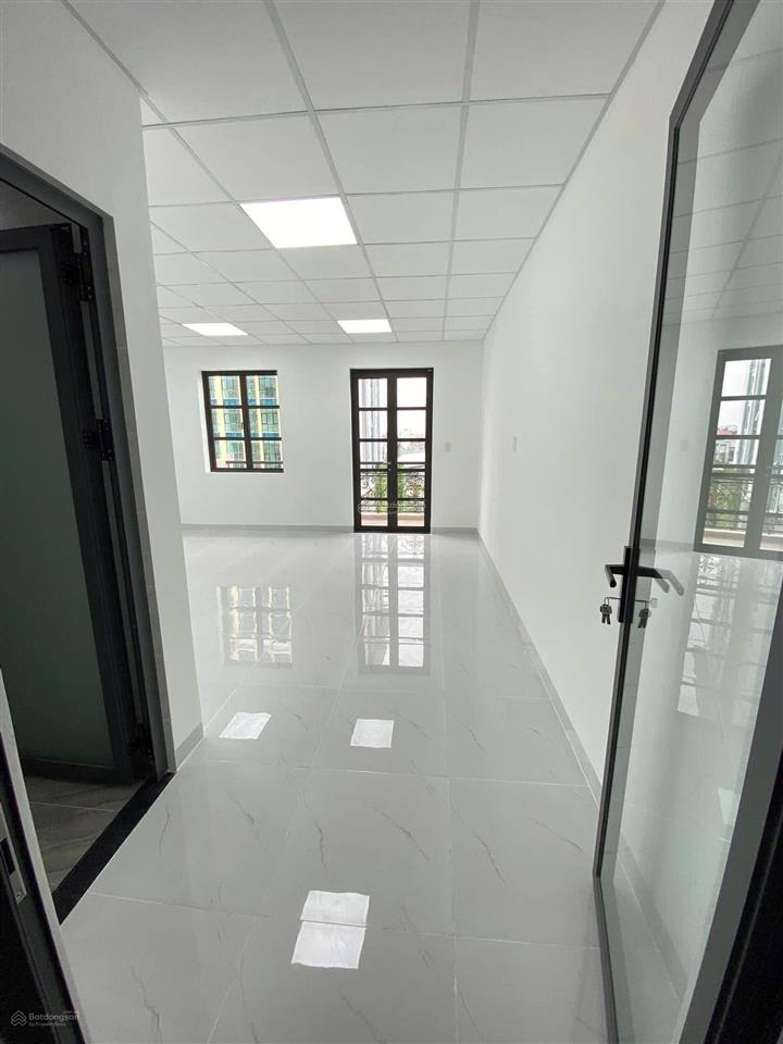 Cho thuê nguyên căn nhà phố có hầm 5x20 tại cityland park hills, p10, gv