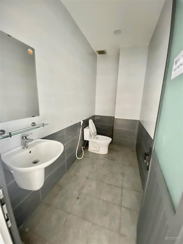 Cho thuê nguyên căn nhà phố có hầm 5x20 tại cityland park hills, p10, gv